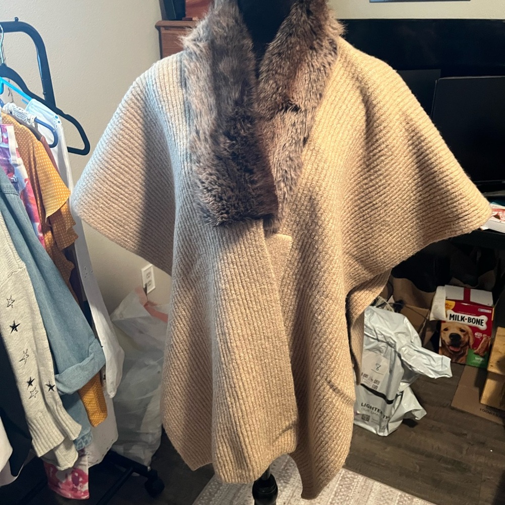 Look by M New York Women's Tan Capewith Faux Fur Collar